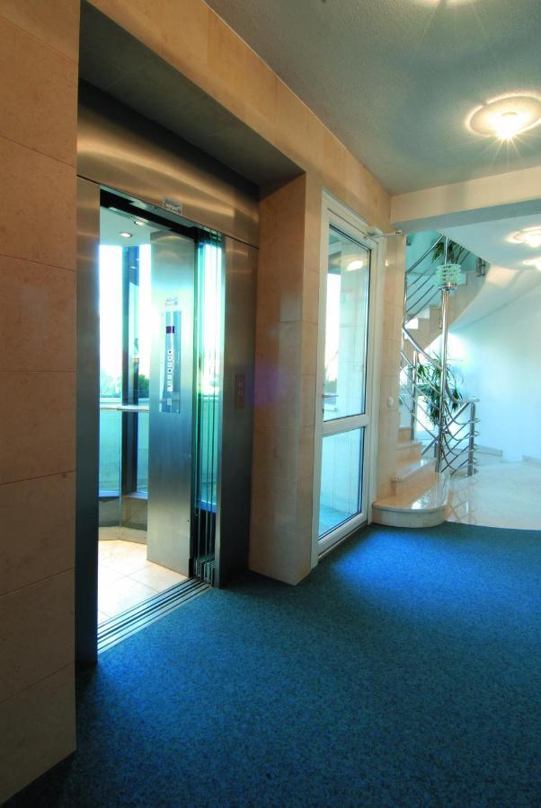 Hozam Wellness Es Apartman Szolnok Exterior photo